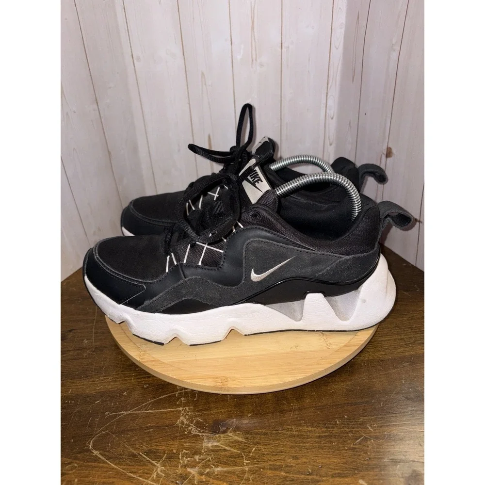 Nike Ryz 365 Womens Athletic Sneakers Black/White Size 9.5